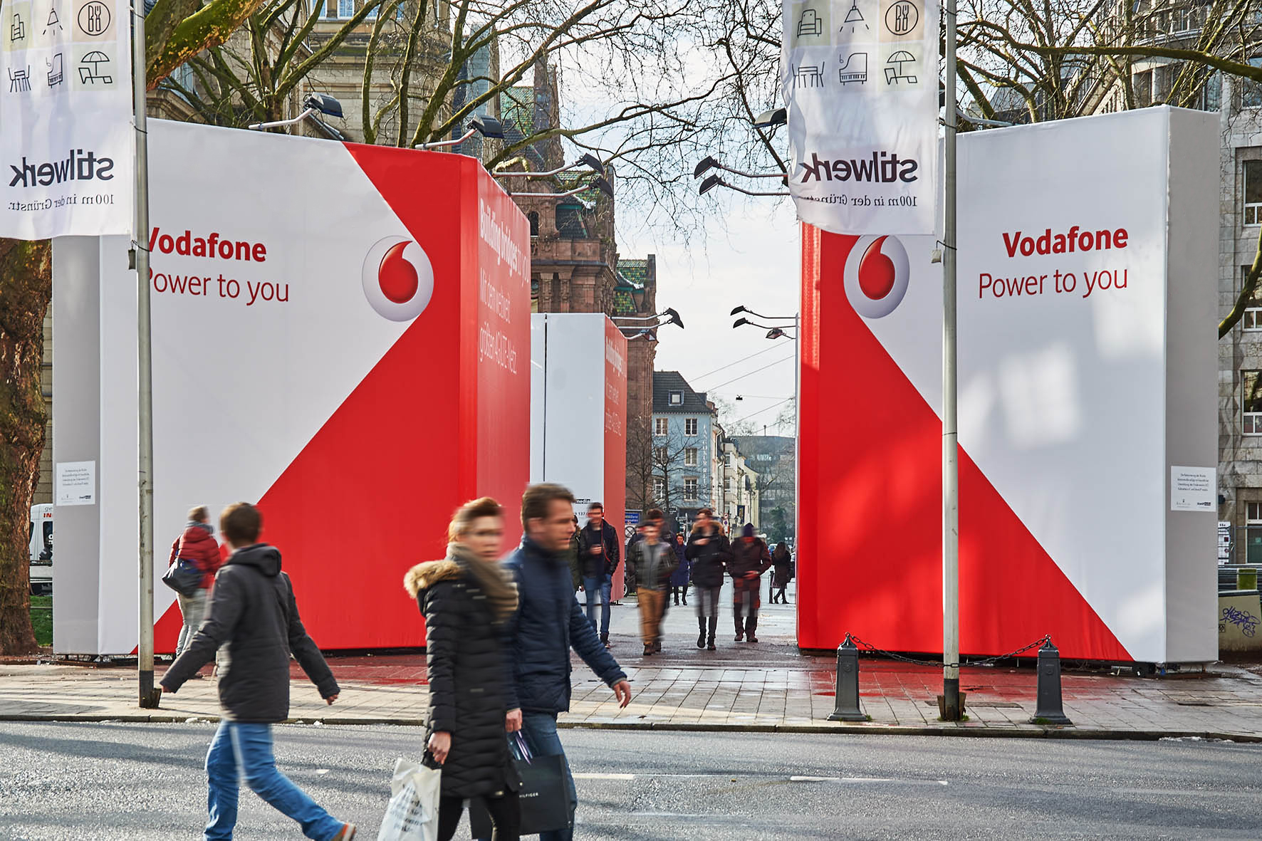 Vodafone Riesenposter Kampagne auf der Kö