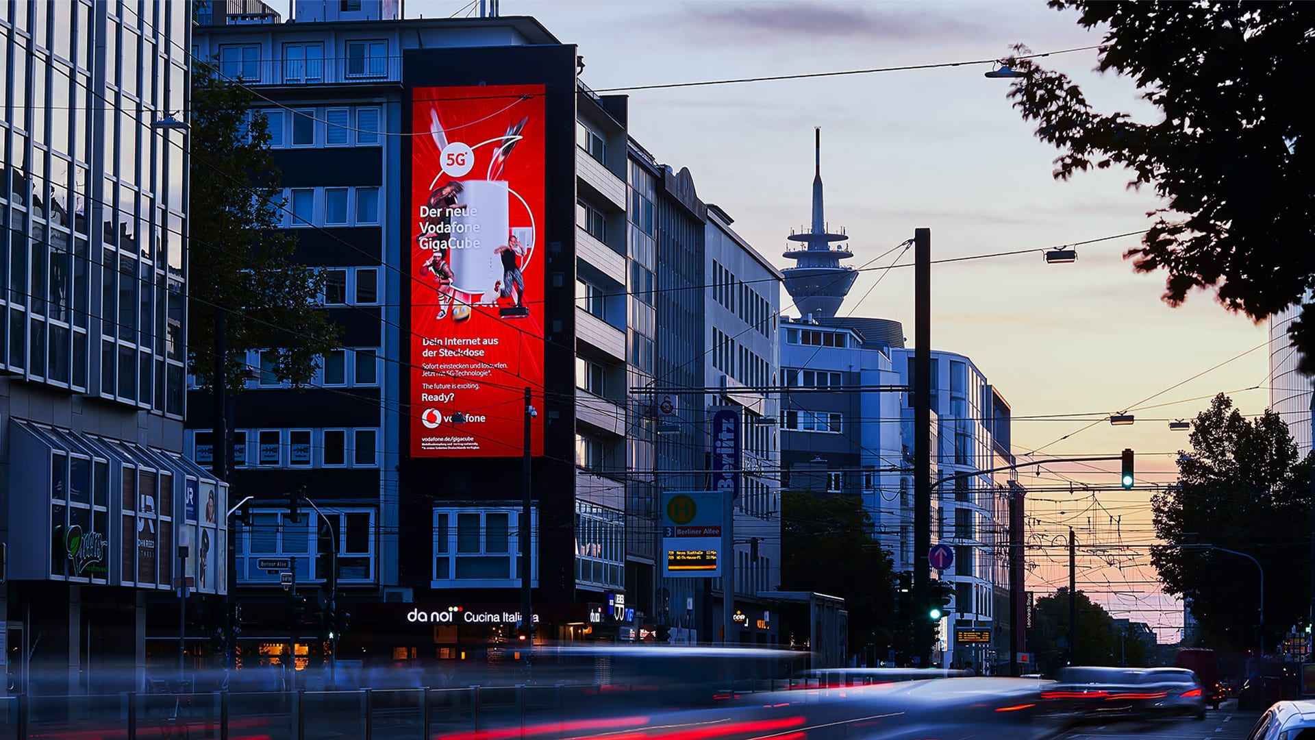 Premium Außenwerbung von Vodafone in Düsseldorf