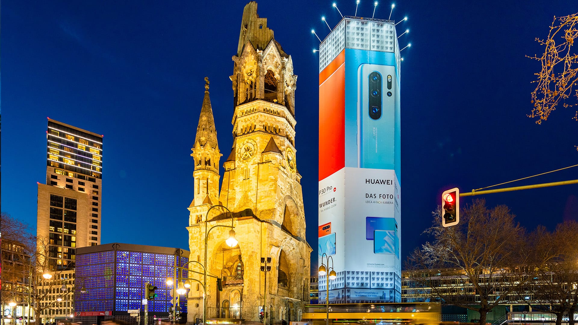 Riesenposter an der Gedächtniskirche in Berlin