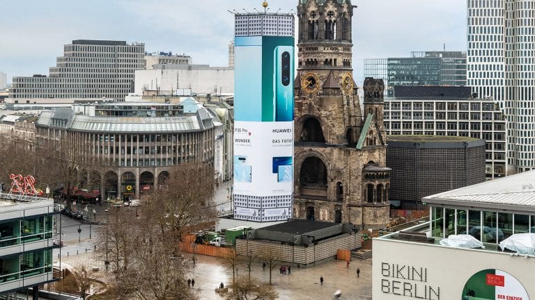 HUAWEI erstrahlt in Berlins Skyline