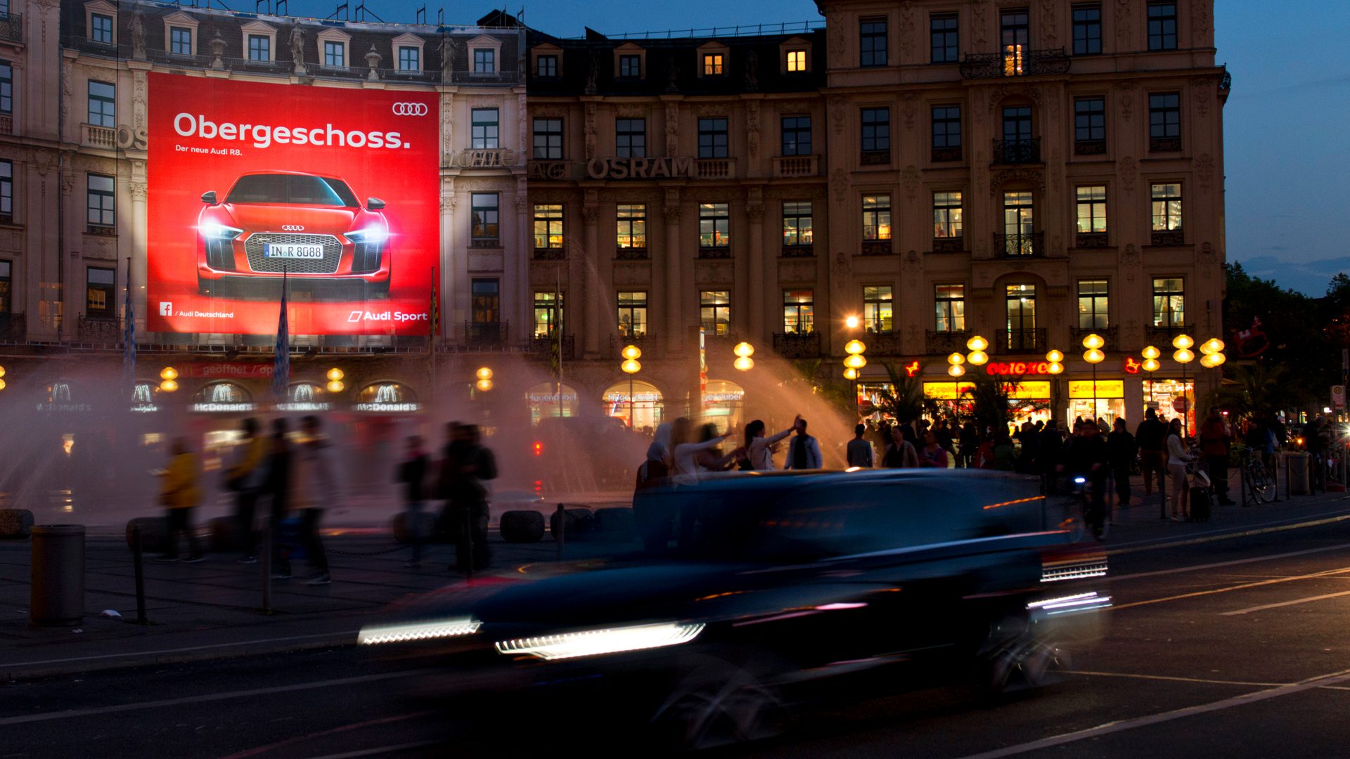 Riesenposter von Audi in München
