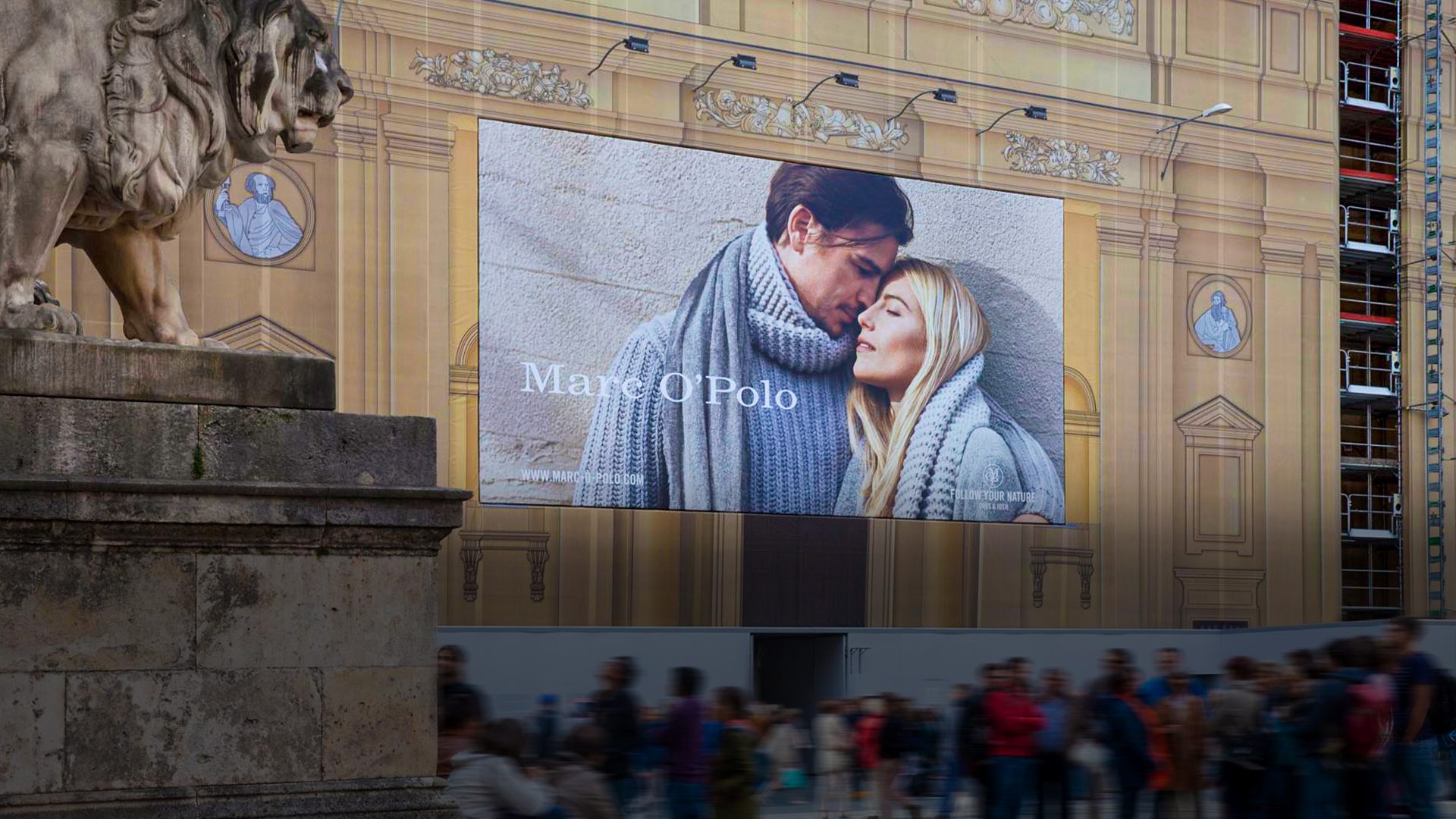 Marc'O Polo Kampagne in München an der Theatinerkirche
