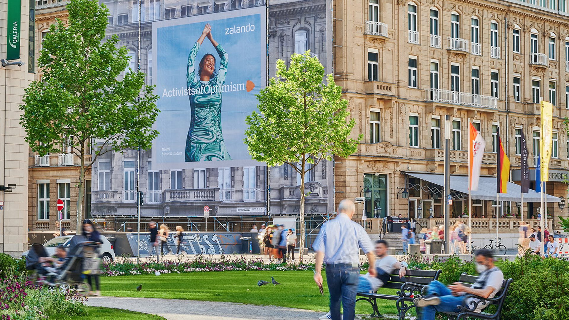 Riesenposter am Steigenberger Parkhotel in Düsseldorf