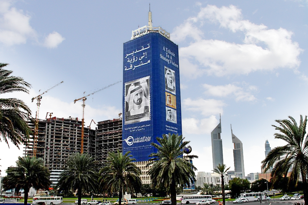2006_blowup_verhuellt_das_world_trade_center_in_dubai_mit_einem_rund_17-300_m2_grossen_riesenposter