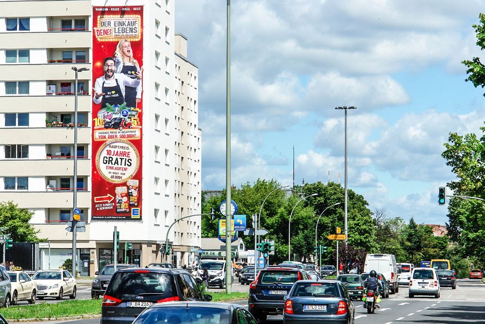 Riesenposter Kampagne in Berlin von Edeka