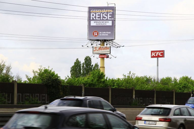 blowUP media erwirbt deutschen Marktführer für großformatige Autobahnwerbung