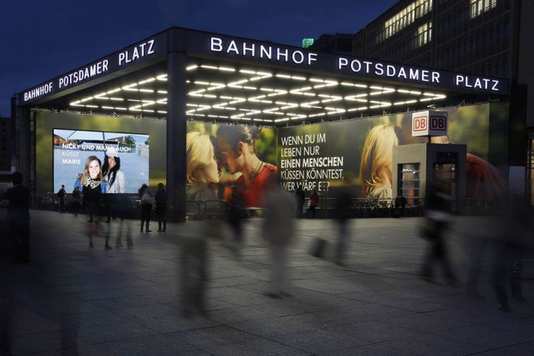 Gold für VWs digitales Riesenposter!