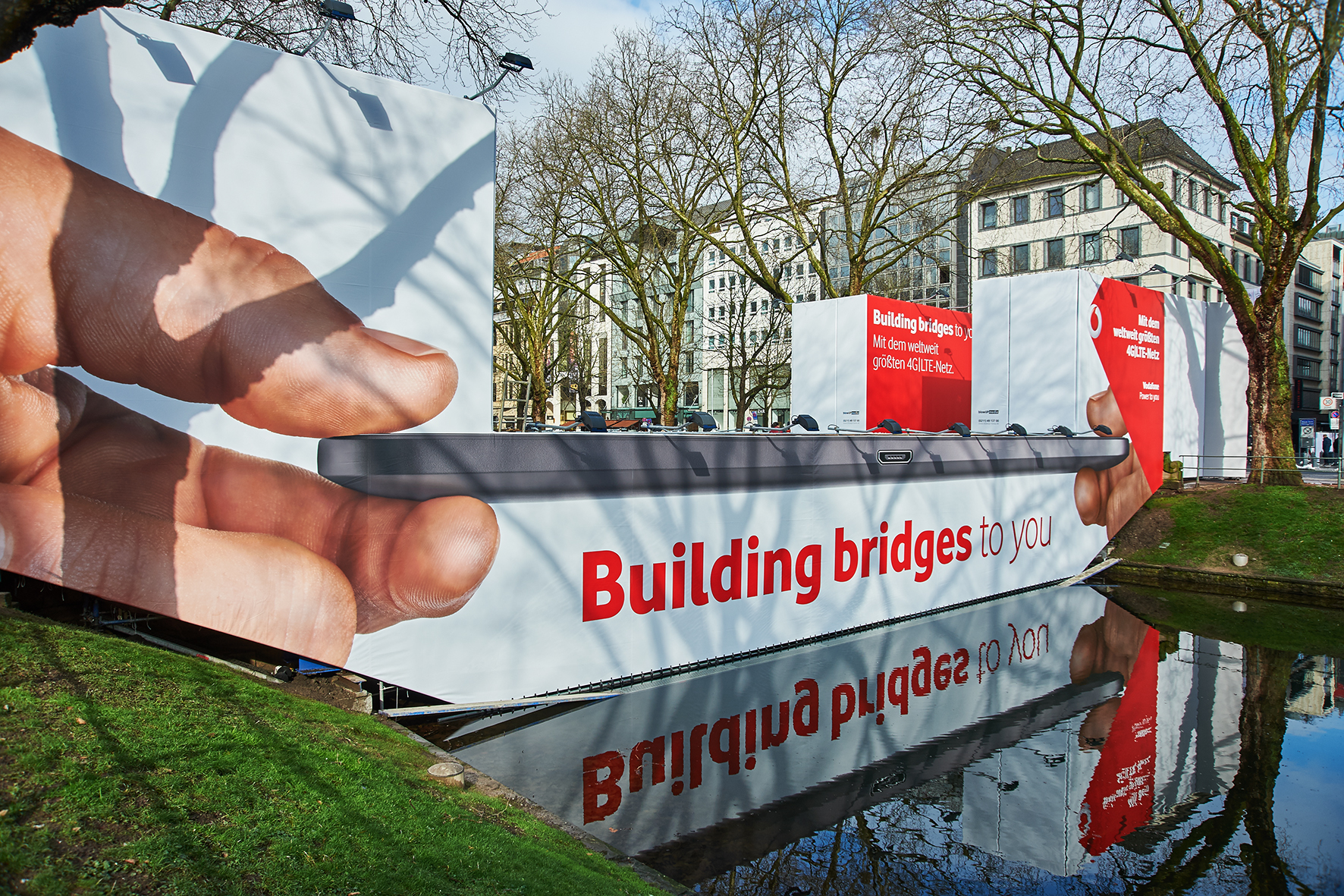 Vodafone Kampagne auf der Königsallee in Düsseldorf