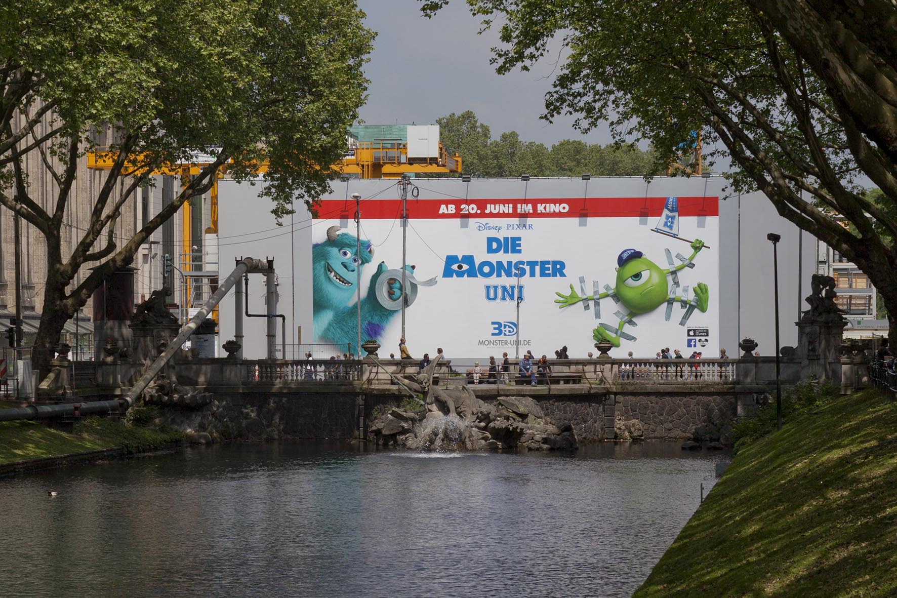 Monster Uni Riesenposter an der Kö