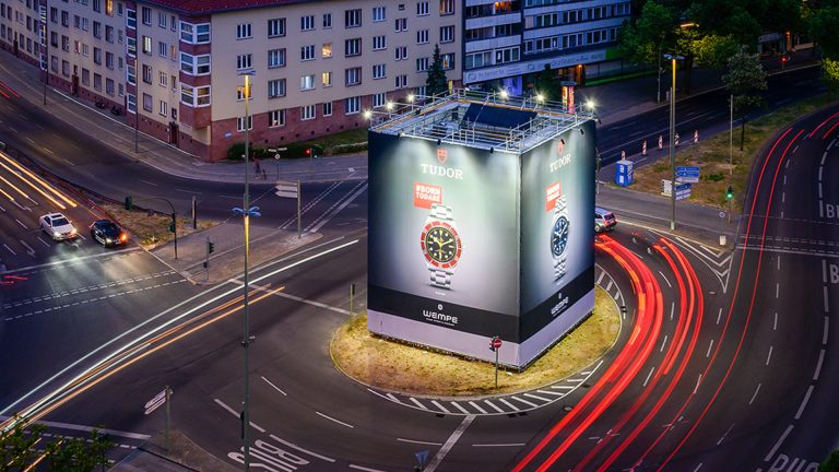 Erste Photovoltaikanlage für Riesenposter-Standort in Berlin