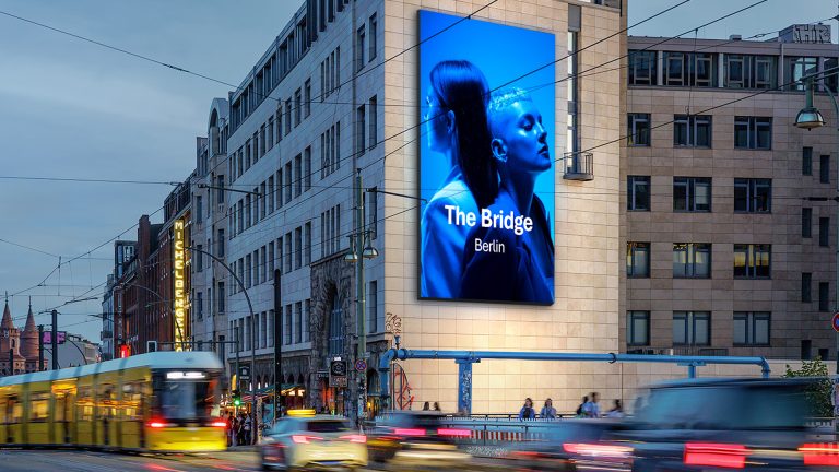 The Bridge: Ströer und blowUP media erweitern ihr Premium-Digitalportfolio in Berlin